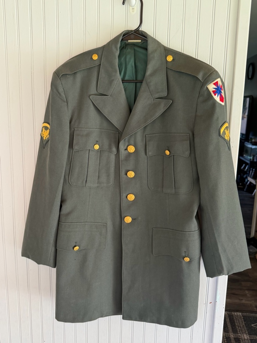 Vintage U.S. Army Dress Green Jacket w/ Patches Sz 40L - Picture 1 of 9